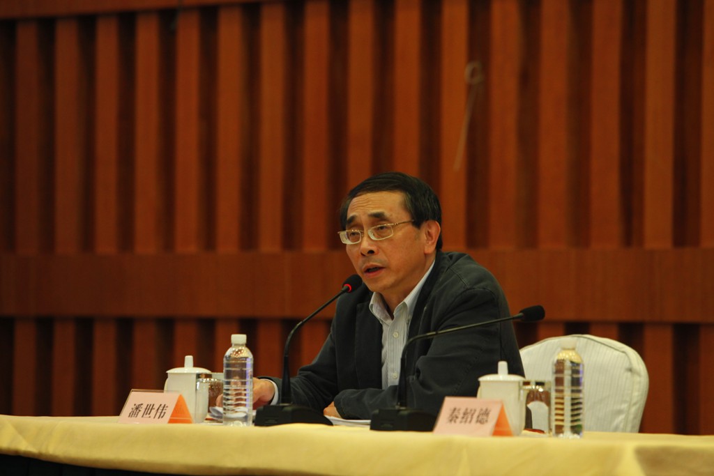 中共上海市委宣传部副部长潘世伟作专题报告